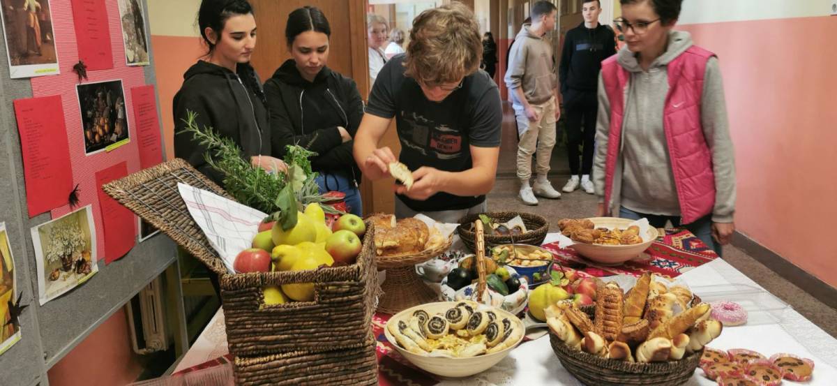 Sa zahvalnošću za plodove zemlje na Poljoprivredno-prehrambenoj školi obilježeni Dani kruha