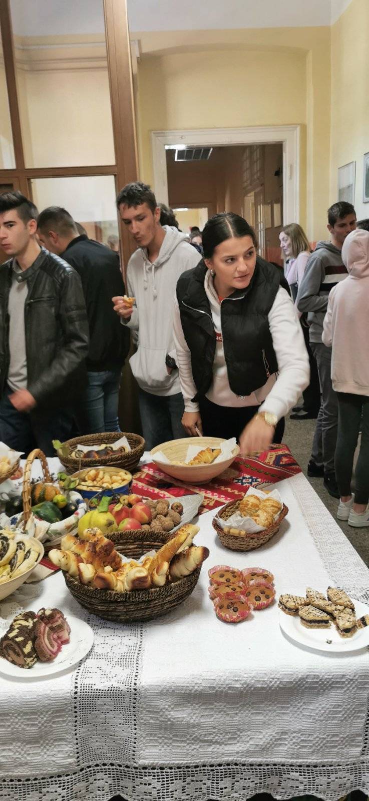 Sa zahvalnošću za plodove zemlje na Poljoprivredno-prehrambenoj školi obilježeni Dani kruha