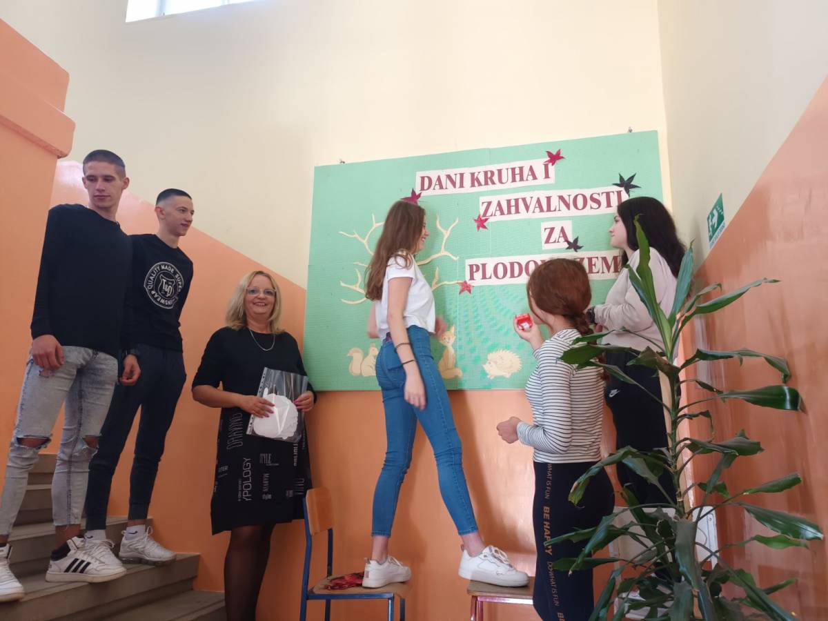 Sa zahvalnošću za plodove zemlje na Poljoprivredno-prehrambenoj školi obilježeni Dani kruha