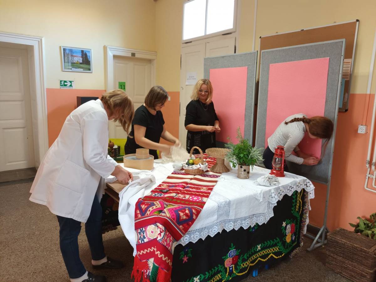 Sa zahvalnošću za plodove zemlje na Poljoprivredno-prehrambenoj školi obilježeni Dani kruha