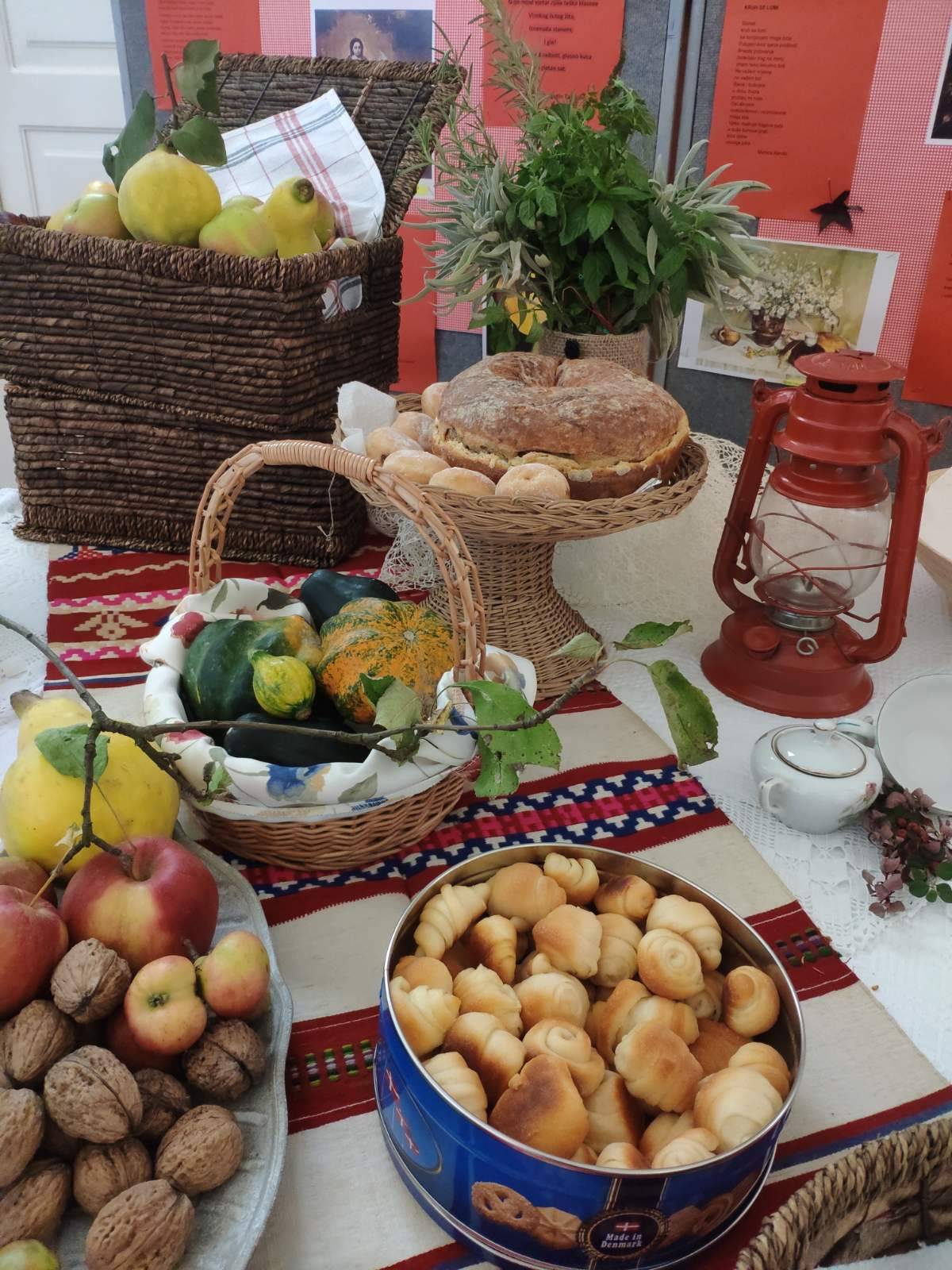Sa zahvalnošću za plodove zemlje na Poljoprivredno-prehrambenoj školi obilježeni Dani kruha