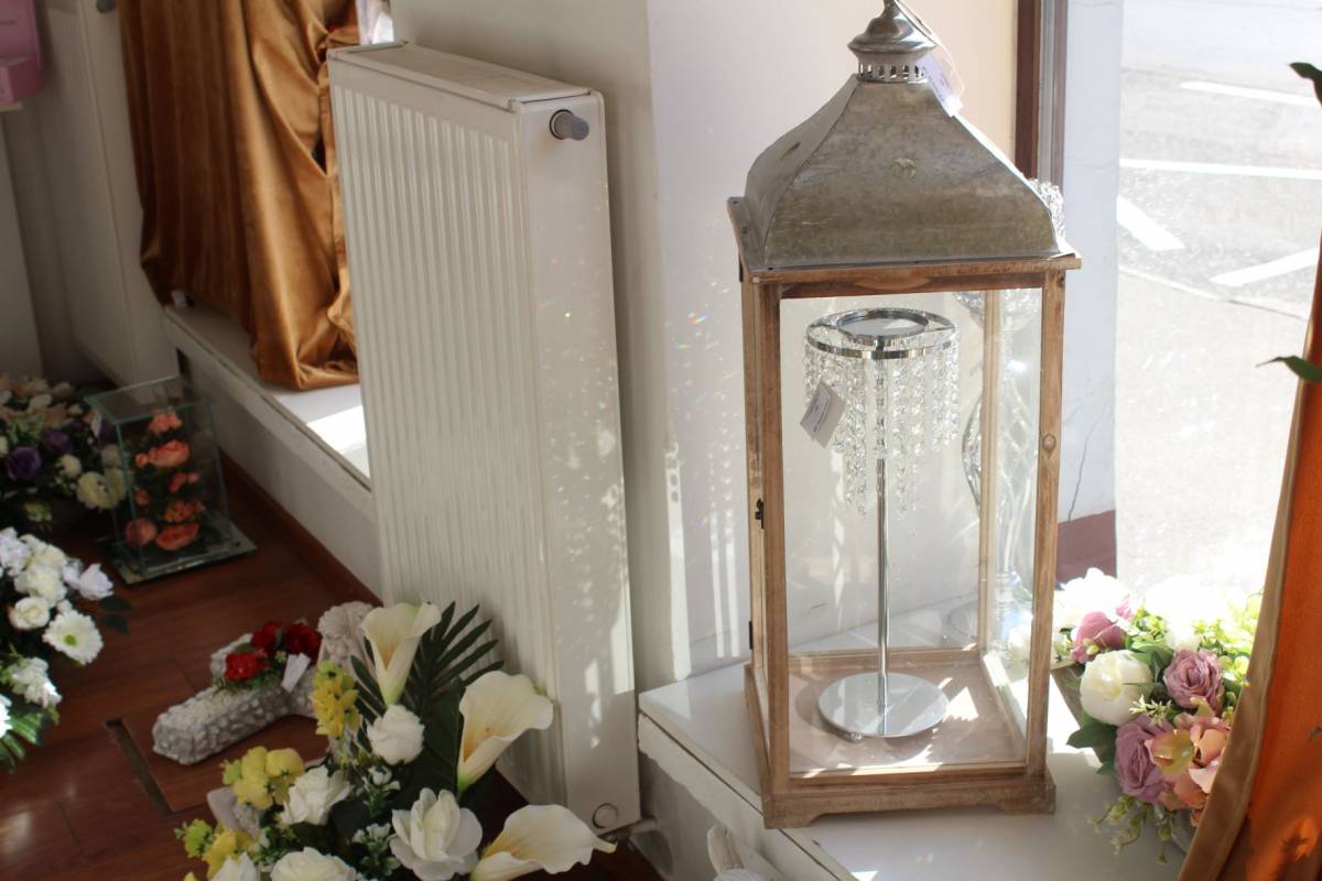 U novootvorenoj cvjećarnici ʺCvjetne kreacije Marinaʺ Požežanima se nude mala umjetnička djela od cvijeća