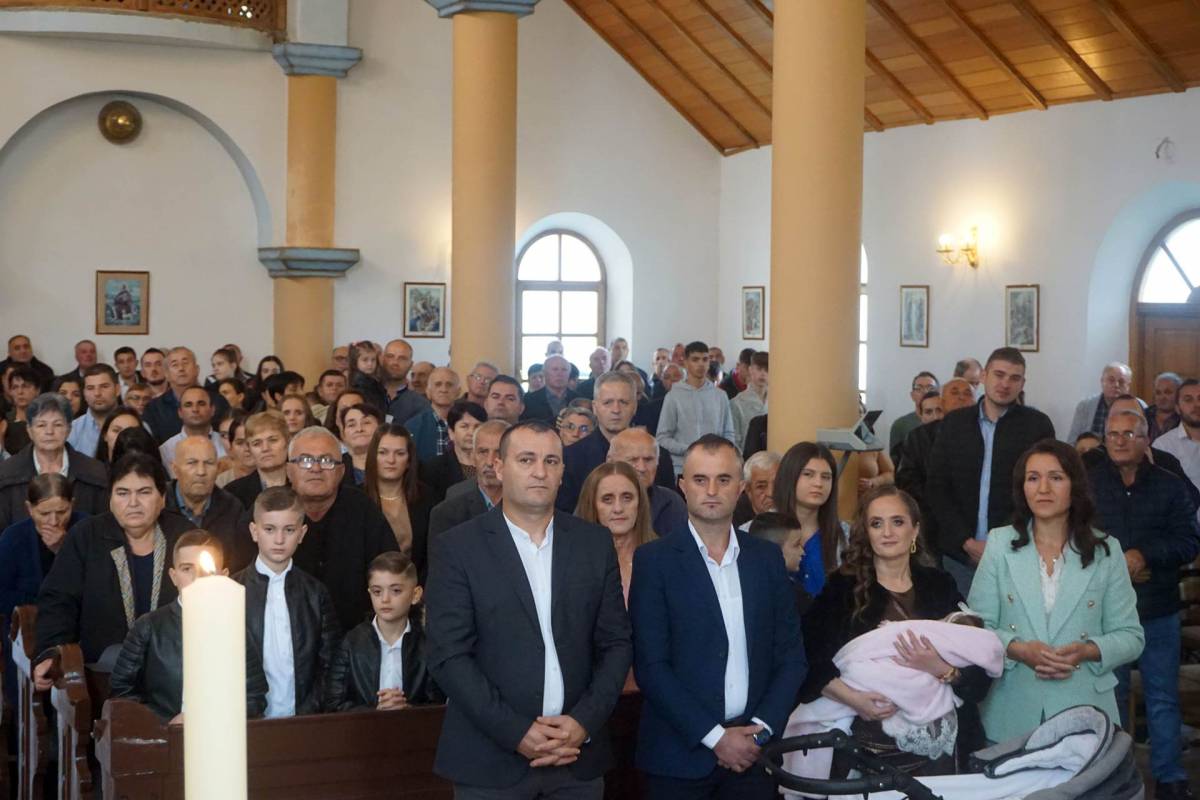 Biskup Škvorčević krstio peto dijete obitelji Tunić