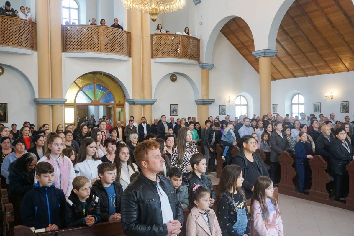 Biskup Škvorčević krstio peto dijete obitelji Tunić