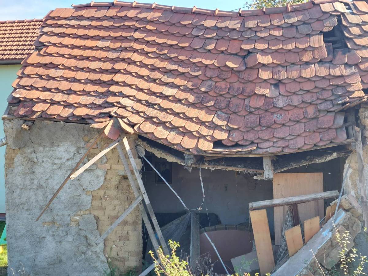 SVAKODNEVNO U OPASNOSTI: ʺSusjedova kuća nam se urušava u dvorište, a nitko ništa ne poduzima!ʺ