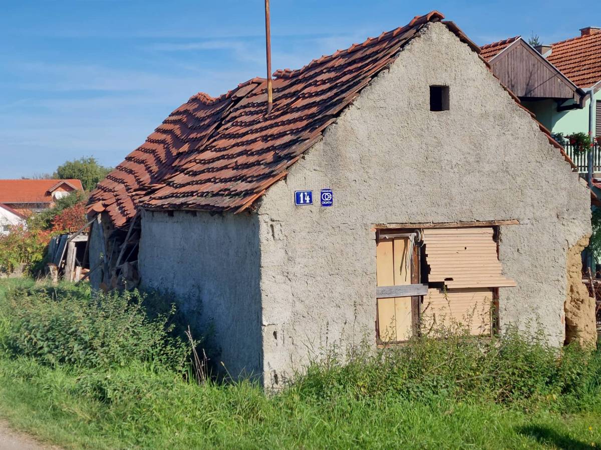 SVAKODNEVNO U OPASNOSTI: ʺSusjedova kuća nam se urušava u dvorište, a nitko ništa ne poduzima!ʺ