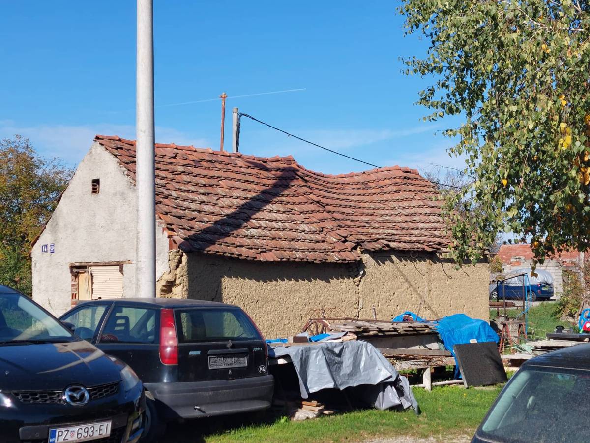 SVAKODNEVNO U OPASNOSTI: ʺSusjedova kuća nam se urušava u dvorište, a nitko ništa ne poduzima!ʺ