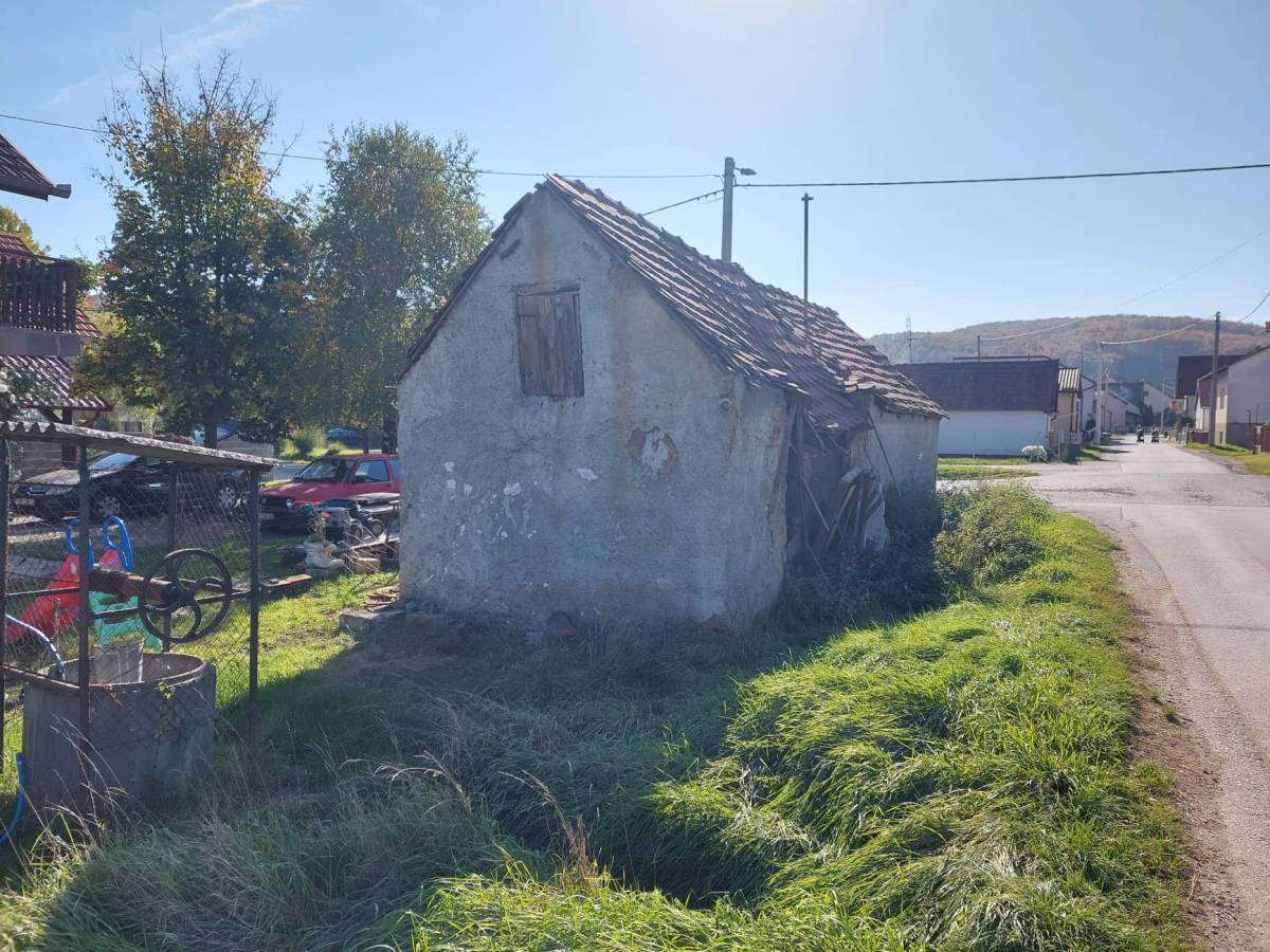 SVAKODNEVNO U OPASNOSTI: ʺSusjedova kuća nam se urušava u dvorište, a nitko ništa ne poduzima!ʺ