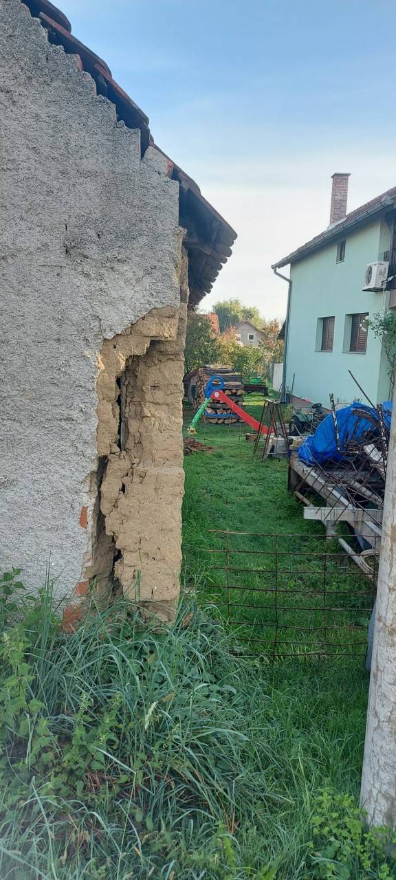 SVAKODNEVNO U OPASNOSTI: ʺSusjedova kuća nam se urušava u dvorište, a nitko ništa ne poduzima!ʺ