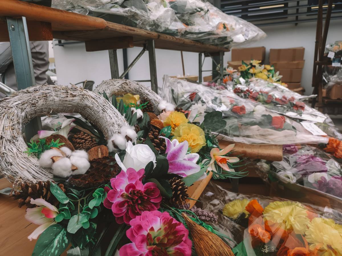 BOGATA PONUDA CVIJETNIH ARANŽMANA U POŽEGI I PLETERNICI: ʺProdaja je pala, a cijene porasle...ʺ