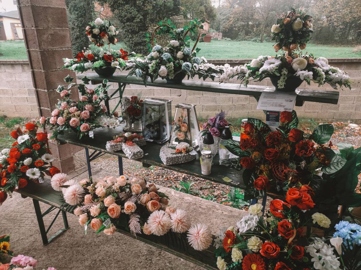 BOGATA PONUDA CVIJETNIH ARANŽMANA U POŽEGI I PLETERNICI: ʺProdaja je pala, a cijene porasle...ʺ