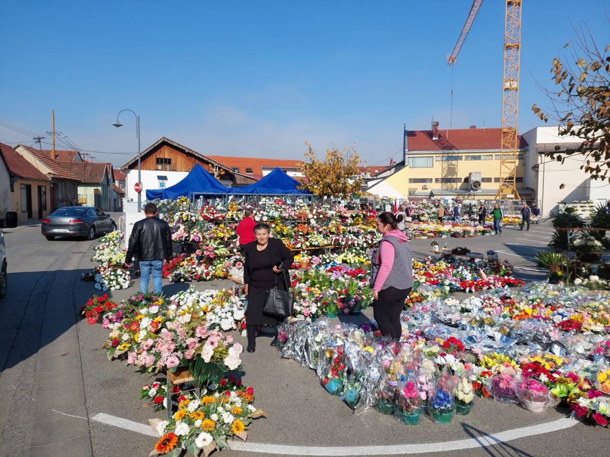 BOGATA PONUDA CVIJETNIH ARANŽMANA U POŽEGI I PLETERNICI: ʺProdaja je pala, a cijene porasle...ʺ