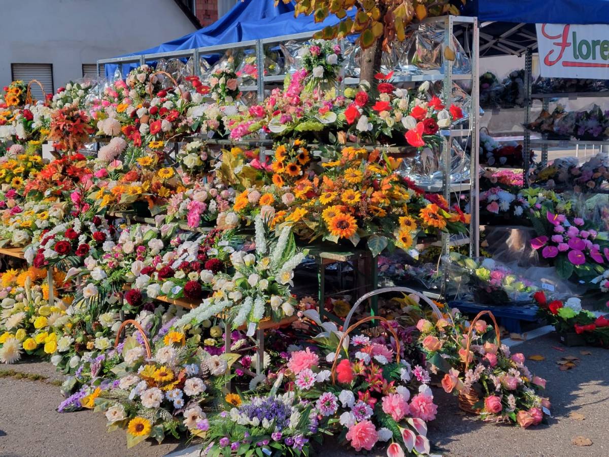 BOGATA PONUDA CVIJETNIH ARANŽMANA U POŽEGI I PLETERNICI: ʺProdaja je pala, a cijene porasle...ʺ
