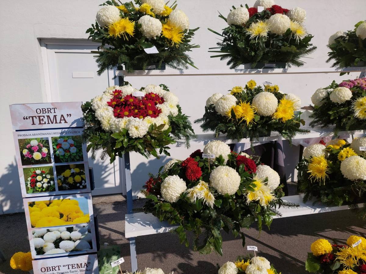 BOGATA PONUDA CVIJETNIH ARANŽMANA U POŽEGI I PLETERNICI: ʺProdaja je pala, a cijene porasle...ʺ