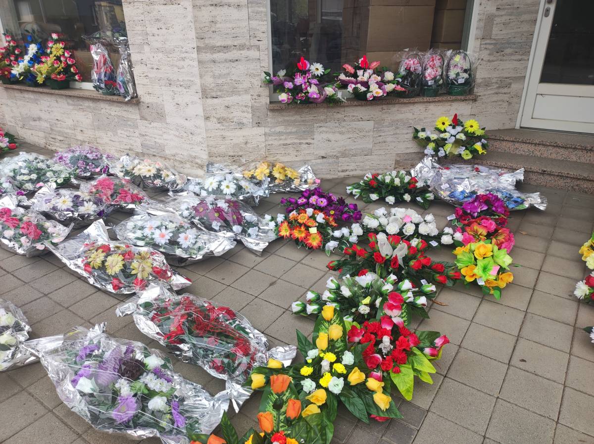 BOGATA PONUDA CVIJETNIH ARANŽMANA U POŽEGI I PLETERNICI: ʺProdaja je pala, a cijene porasle...ʺ