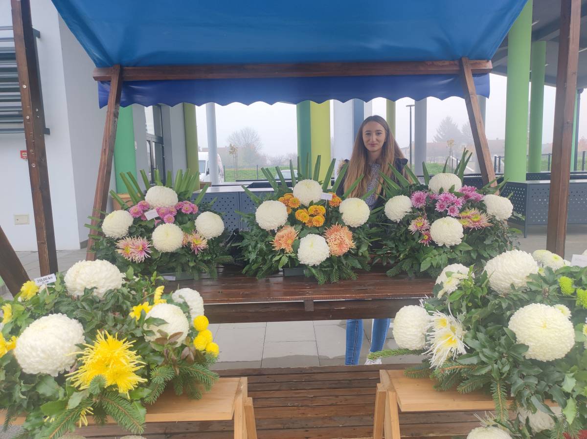 BOGATA PONUDA CVIJETNIH ARANŽMANA U POŽEGI I PLETERNICI: ʺProdaja je pala, a cijene porasle...ʺ