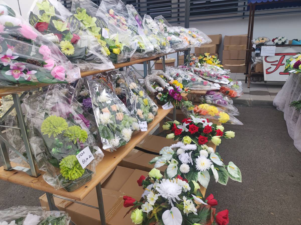 BOGATA PONUDA CVIJETNIH ARANŽMANA U POŽEGI I PLETERNICI: ʺProdaja je pala, a cijene porasle...ʺ