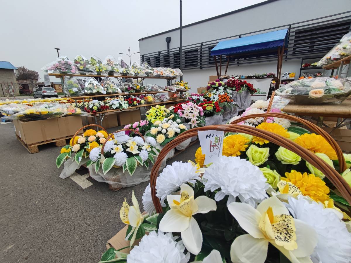 BOGATA PONUDA CVIJETNIH ARANŽMANA U POŽEGI I PLETERNICI: ʺProdaja je pala, a cijene porasle...ʺ