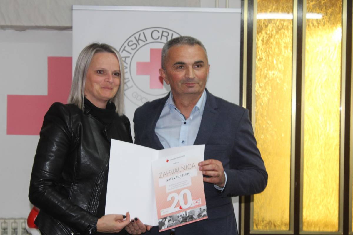 Dodijeljena priznanja višestrukim darivateljima krvi