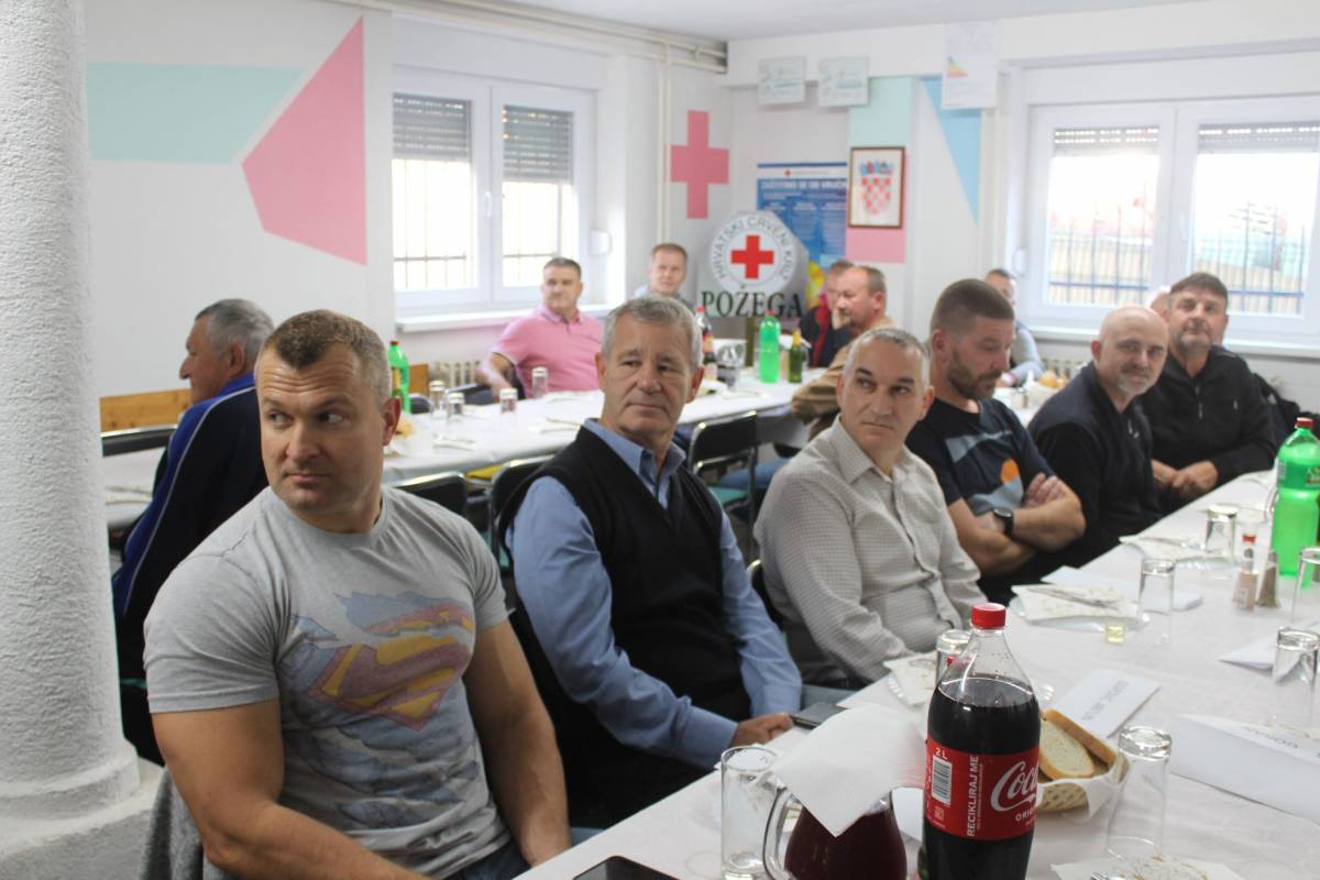 Dodijeljena priznanja višestrukim darivateljima krvi