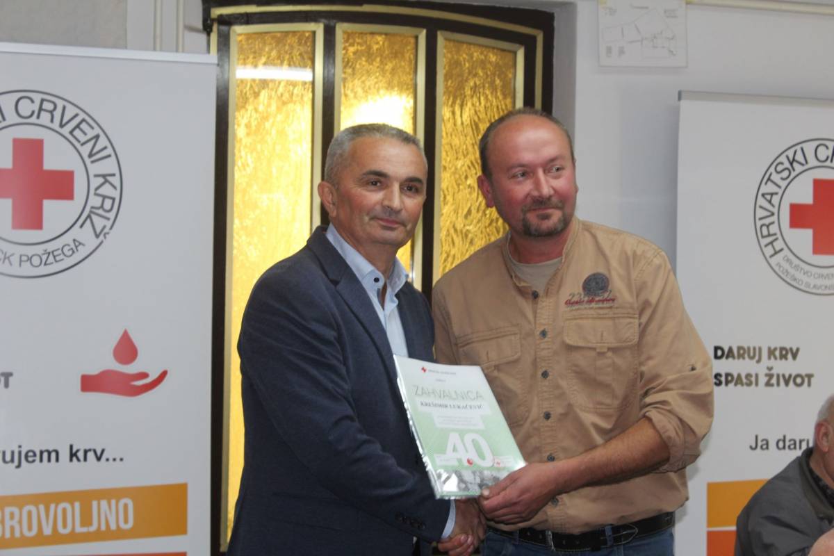 Dodijeljena priznanja višestrukim darivateljima krvi