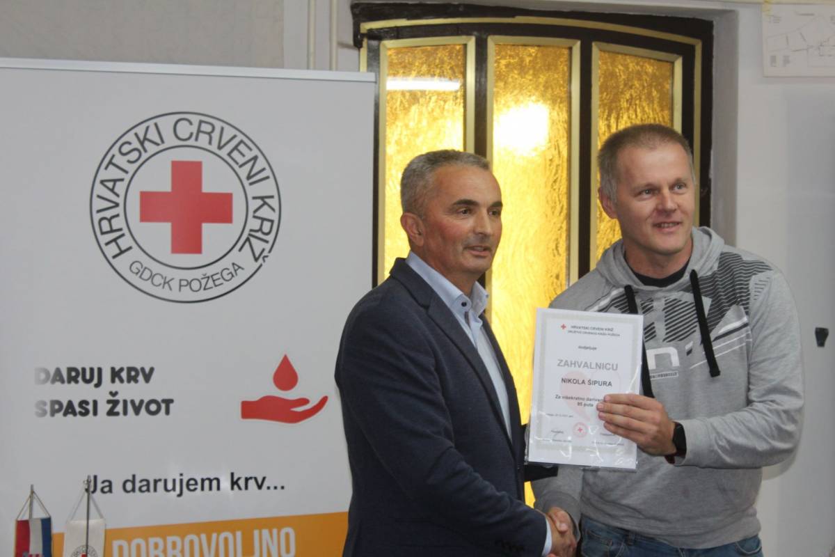 Dodijeljena priznanja višestrukim darivateljima krvi