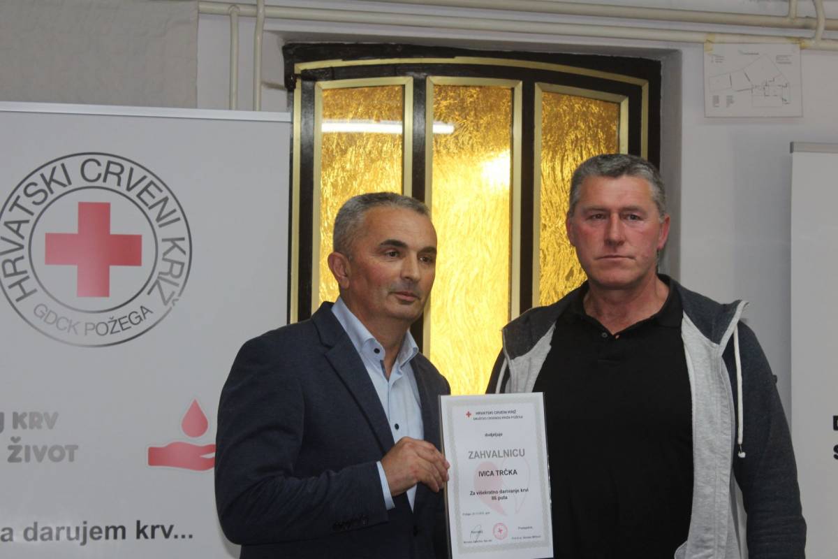 Dodijeljena priznanja višestrukim darivateljima krvi