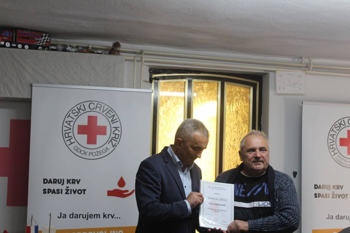 Dodijeljena priznanja višestrukim darivateljima krvi