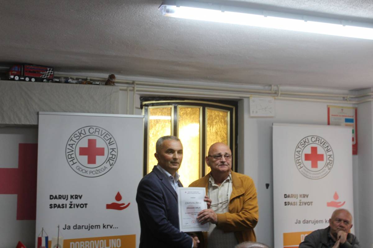 Dodijeljena priznanja višestrukim darivateljima krvi