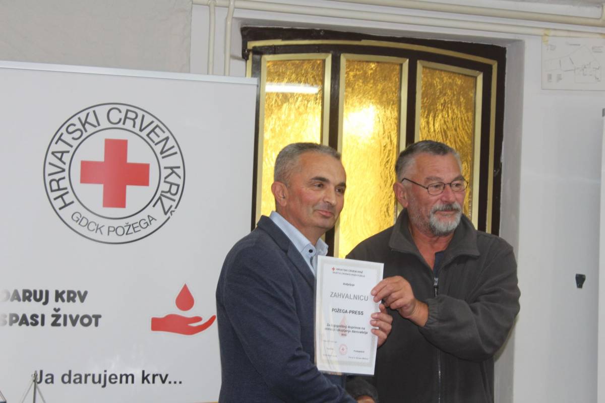 Dodijeljena priznanja višestrukim darivateljima krvi