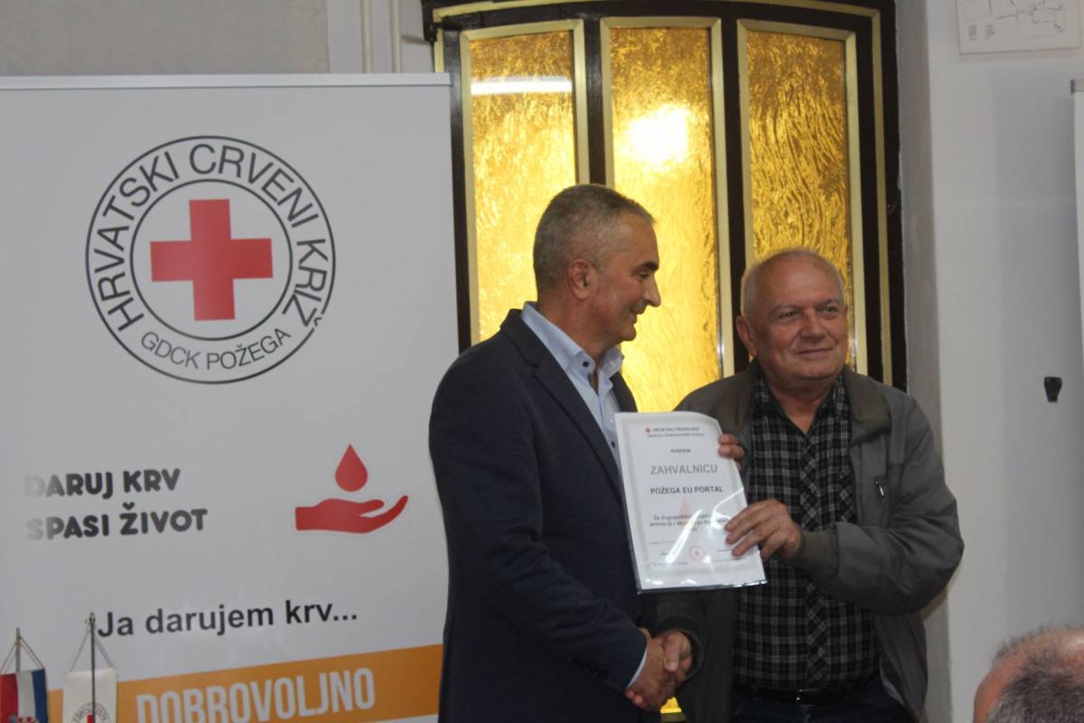 Dodijeljena priznanja višestrukim darivateljima krvi