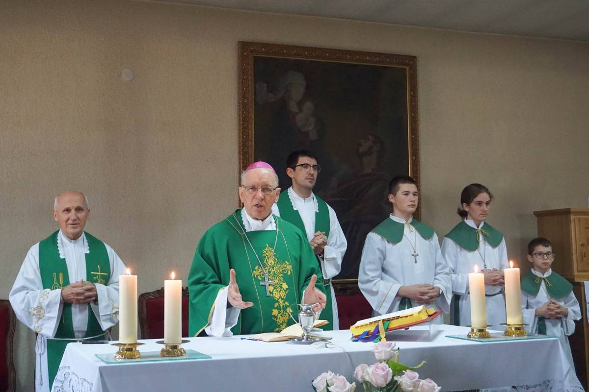 Biskup Škvorčević krstio peto dijete roditelja Bijelić