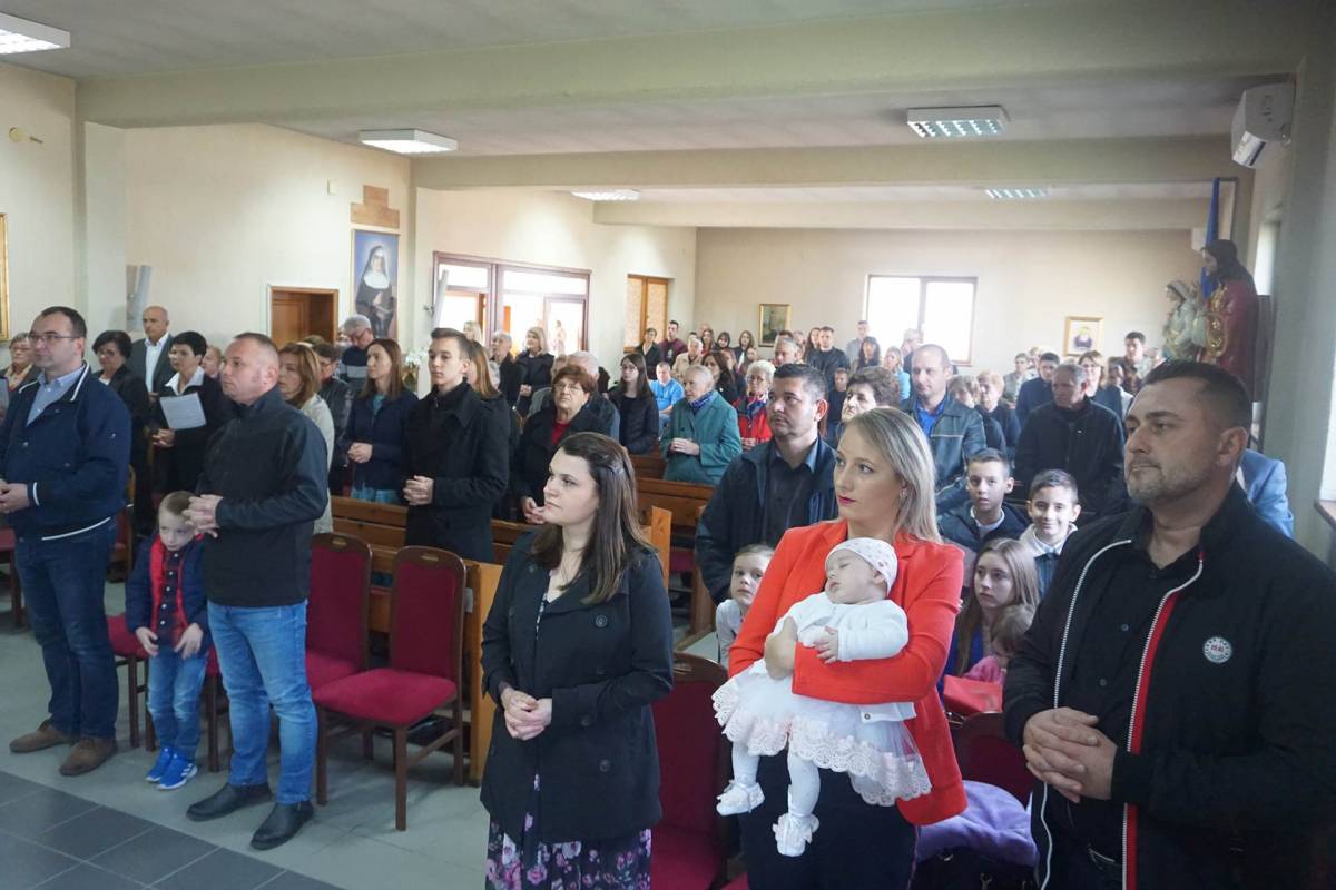 Biskup Škvorčević krstio peto dijete roditelja Bijelić