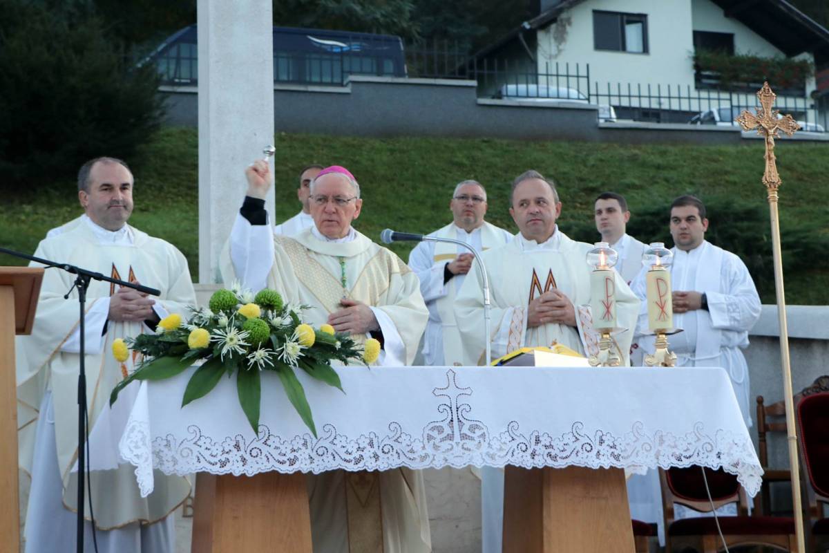 Na svetkovinu Svih Svetih održano euharistijsko slavlje na groblju Sv. Ilije u Požegi