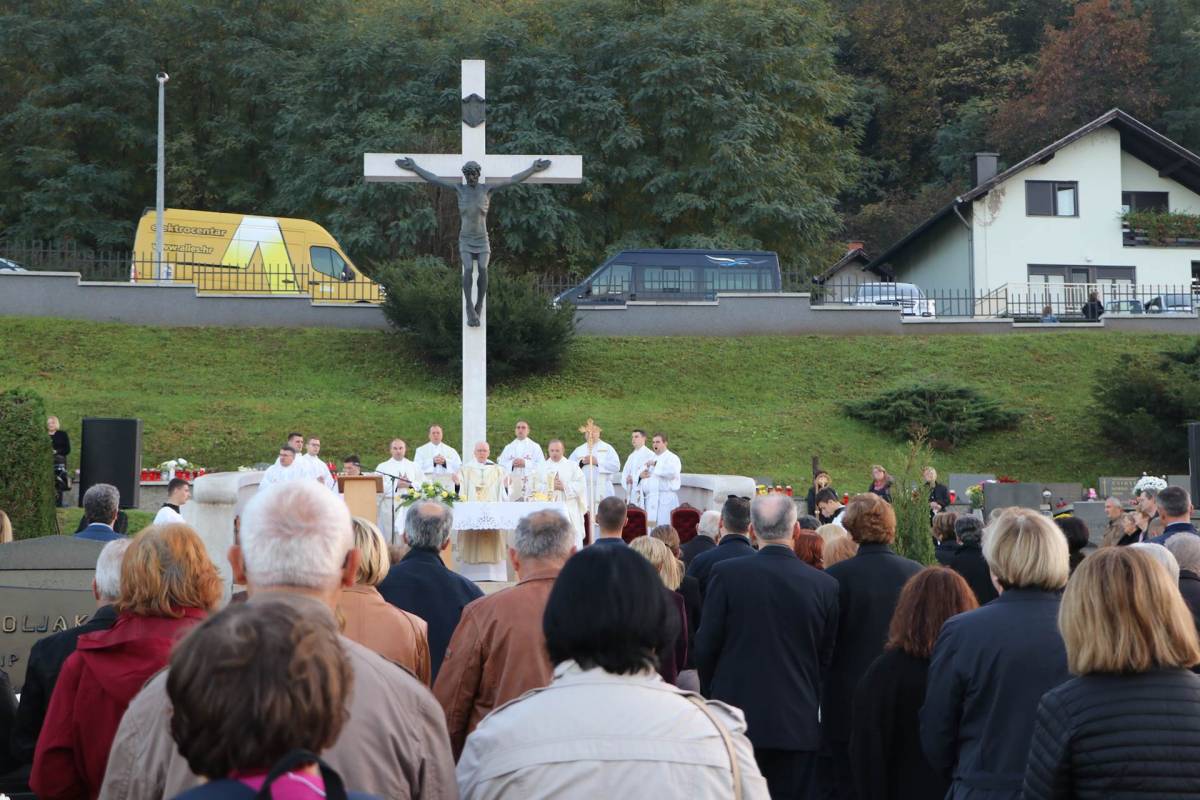 Na svetkovinu Svih Svetih održano euharistijsko slavlje na groblju Sv. Ilije u Požegi