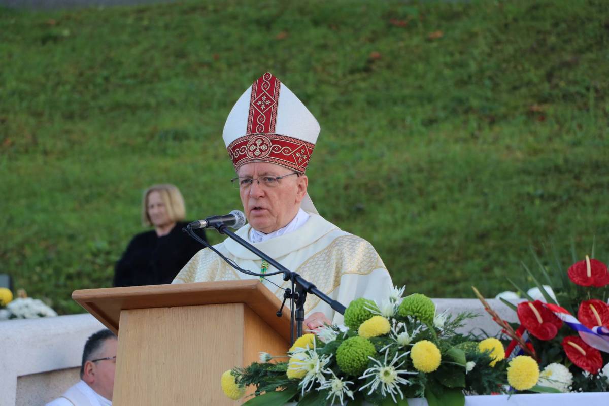 Na svetkovinu Svih Svetih održano euharistijsko slavlje na groblju Sv. Ilije u Požegi