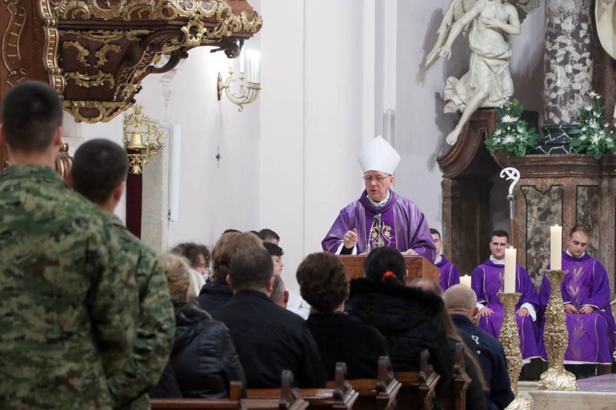 Obilježen Dušni dan u požeškoj Katedrali