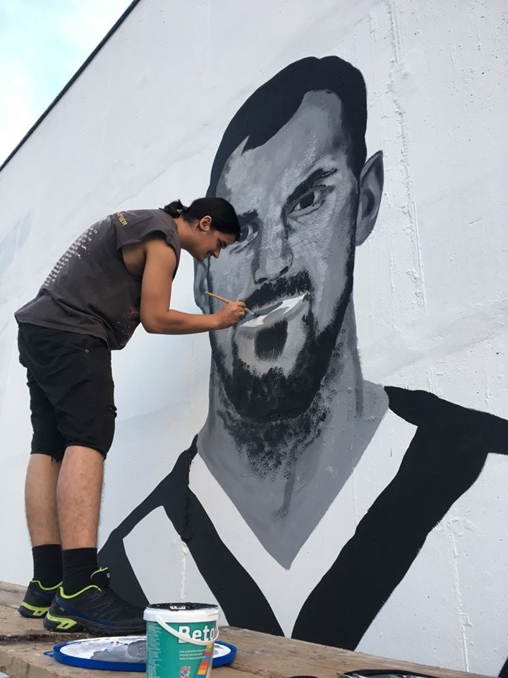 Portret Brune Bobana na sjevernoj tribini NK Papuka u Velikoj