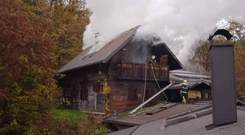 SUMNJIV UZROK POŽARA U BUKU: Kuća izgorjela, vlasnici šute, ali zato susjedi tvrde da sve znaju...