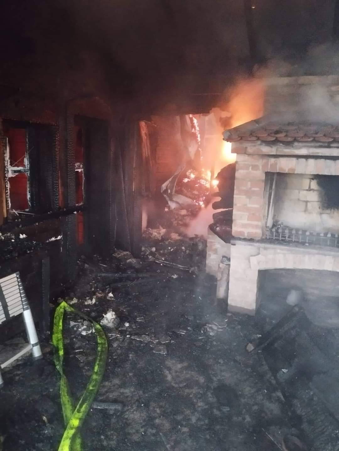 SUMNJIV UZROK POŽARA U BUKU: Kuća izgorjela, vlasnici šute, ali zato susjedi tvrde da sve znaju...