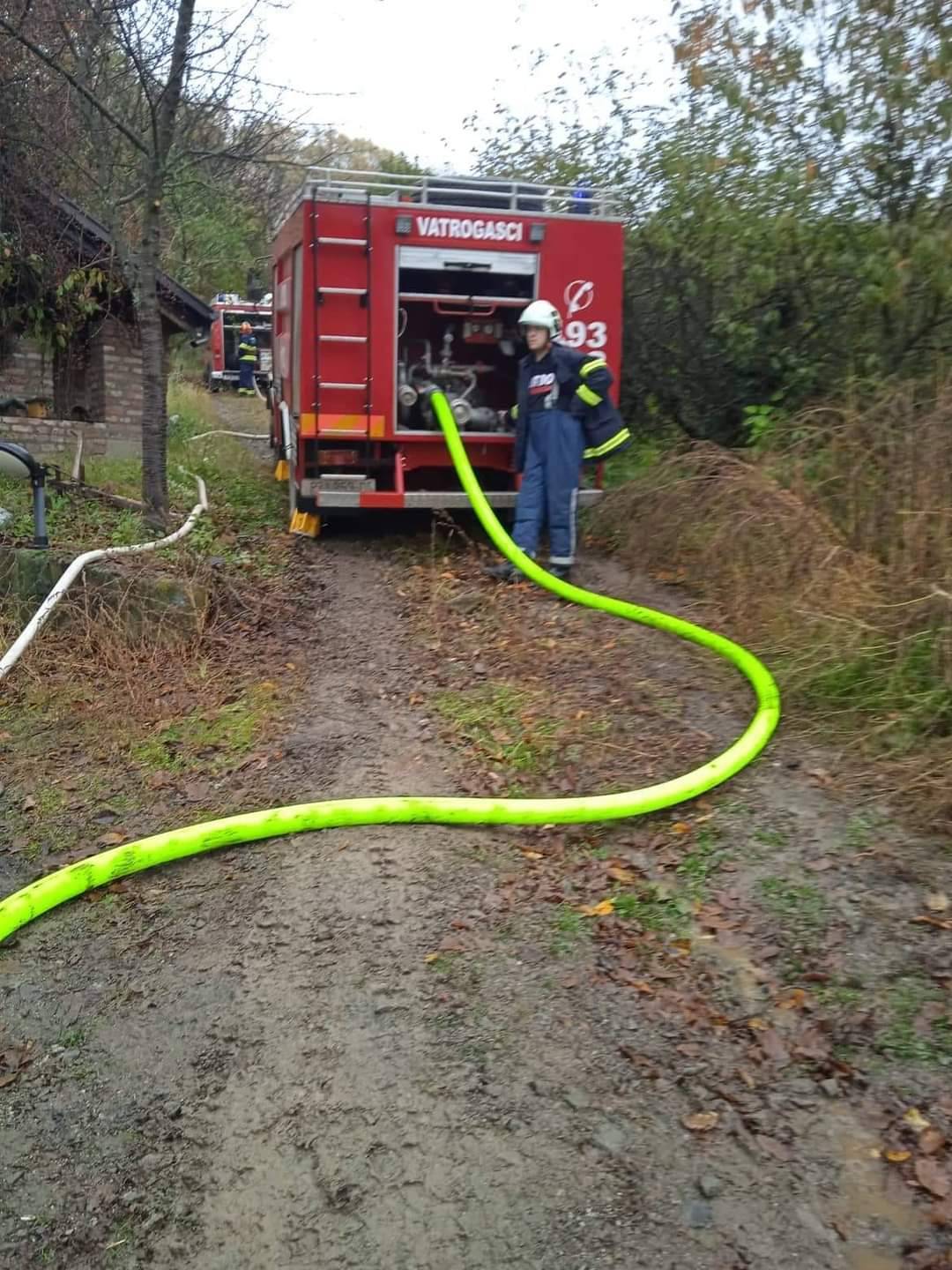 SUMNJIV UZROK POŽARA U BUKU: Kuća izgorjela, vlasnici šute, ali zato susjedi tvrde da sve znaju...