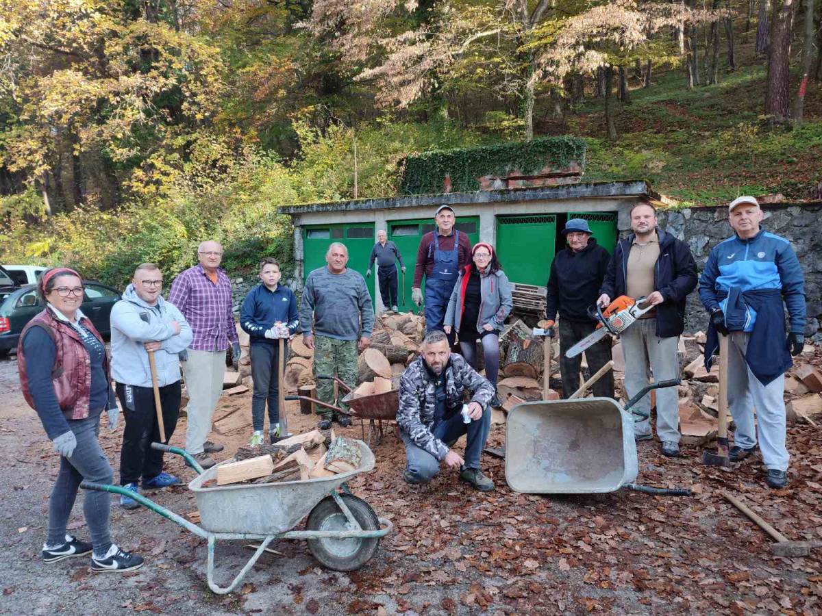 Radna akcija vrijednih članova HPD ʺSokolovacʺ Požega