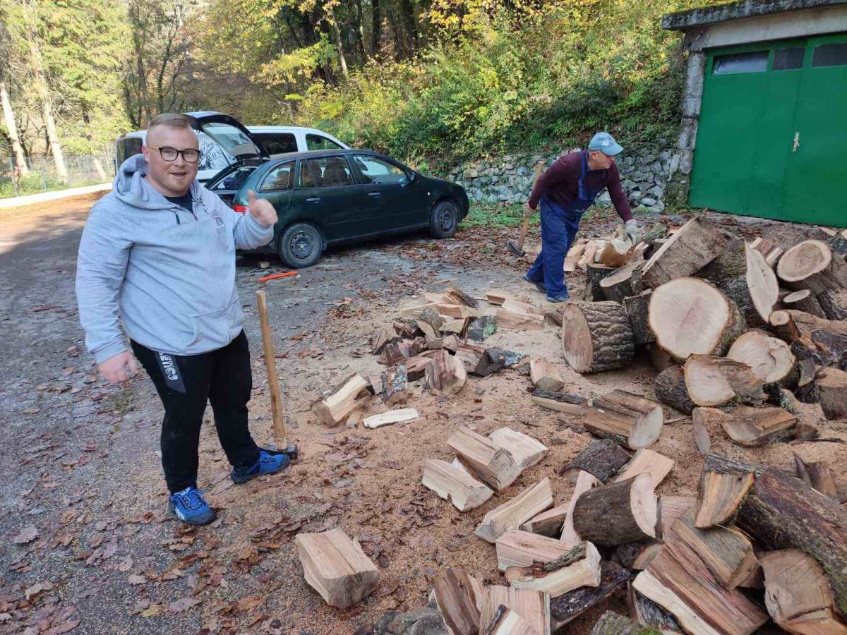 Radna akcija vrijednih članova HPD ʺSokolovacʺ Požega