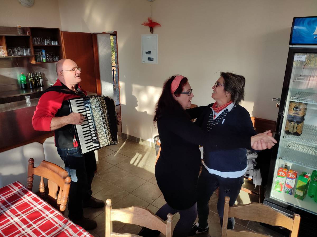 Radna akcija vrijednih članova HPD ʺSokolovacʺ Požega