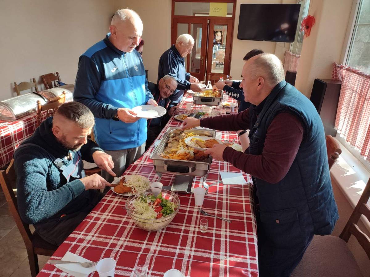 Radna akcija vrijednih članova HPD ʺSokolovacʺ Požega