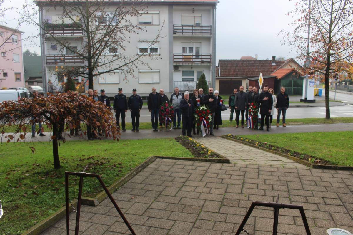 U Pleternici održano polaganje vijenaca povodom obilježavanja Dana sjećanja na sve žrtve Domovinskog rata i Dana sjećanja na žrtvu Vukovara i Škabrnje