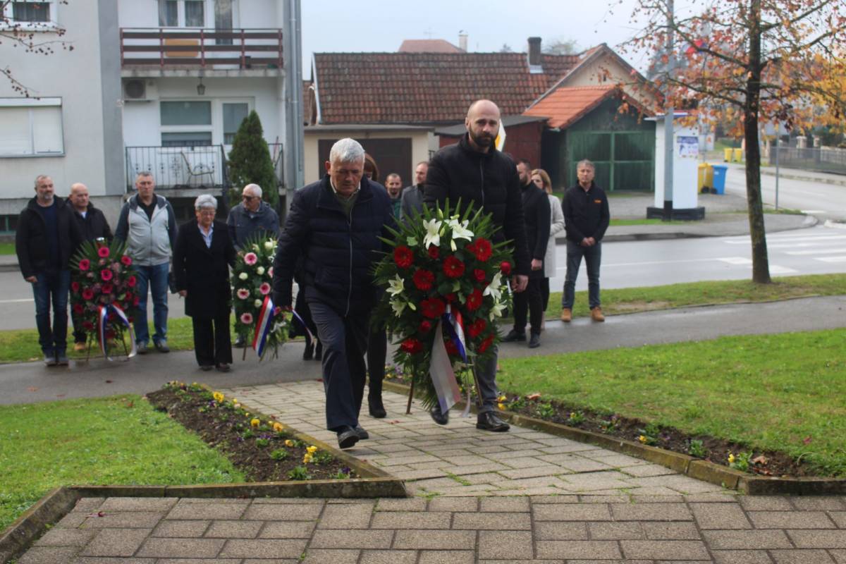 U Pleternici održano polaganje vijenaca povodom obilježavanja Dana sjećanja na sve žrtve Domovinskog rata i Dana sjećanja na žrtvu Vukovara i Škabrnje