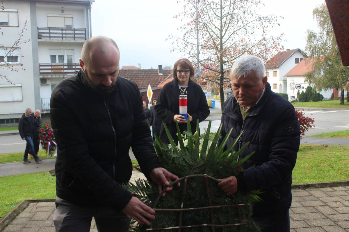 U Pleternici održano polaganje vijenaca povodom obilježavanja Dana sjećanja na sve žrtve Domovinskog rata i Dana sjećanja na žrtvu Vukovara i Škabrnje