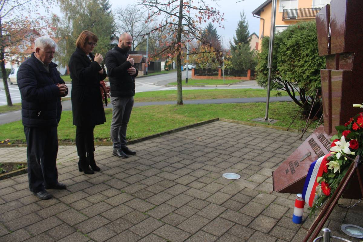 U Pleternici održano polaganje vijenaca povodom obilježavanja Dana sjećanja na sve žrtve Domovinskog rata i Dana sjećanja na žrtvu Vukovara i Škabrnje