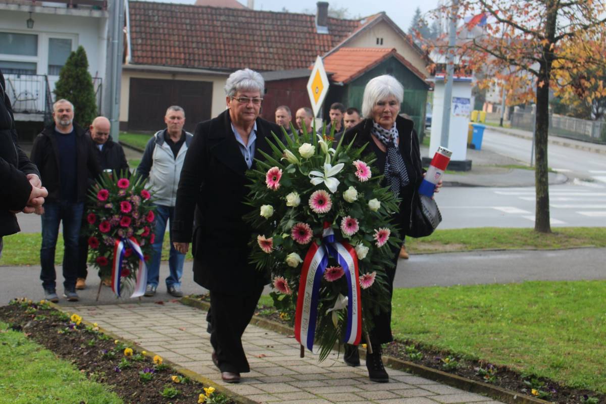 U Pleternici održano polaganje vijenaca povodom obilježavanja Dana sjećanja na sve žrtve Domovinskog rata i Dana sjećanja na žrtvu Vukovara i Škabrnje